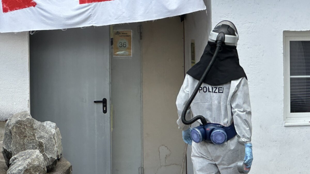Tatortermittler der Polizei in Aldingen. Foto: Peter Arnegger