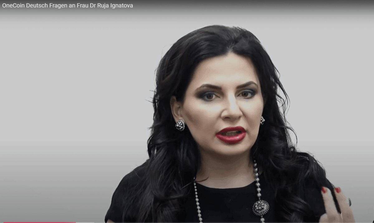 Ruja Ignatova, die in Schramberg aufgewachsene "Kryptoqueen,"in einem OneCoin-Video aus dem Jahr 2016.