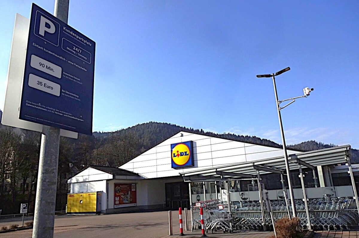 Auch am Sonntag darf bei Lidl niemand parken. Foto: rem