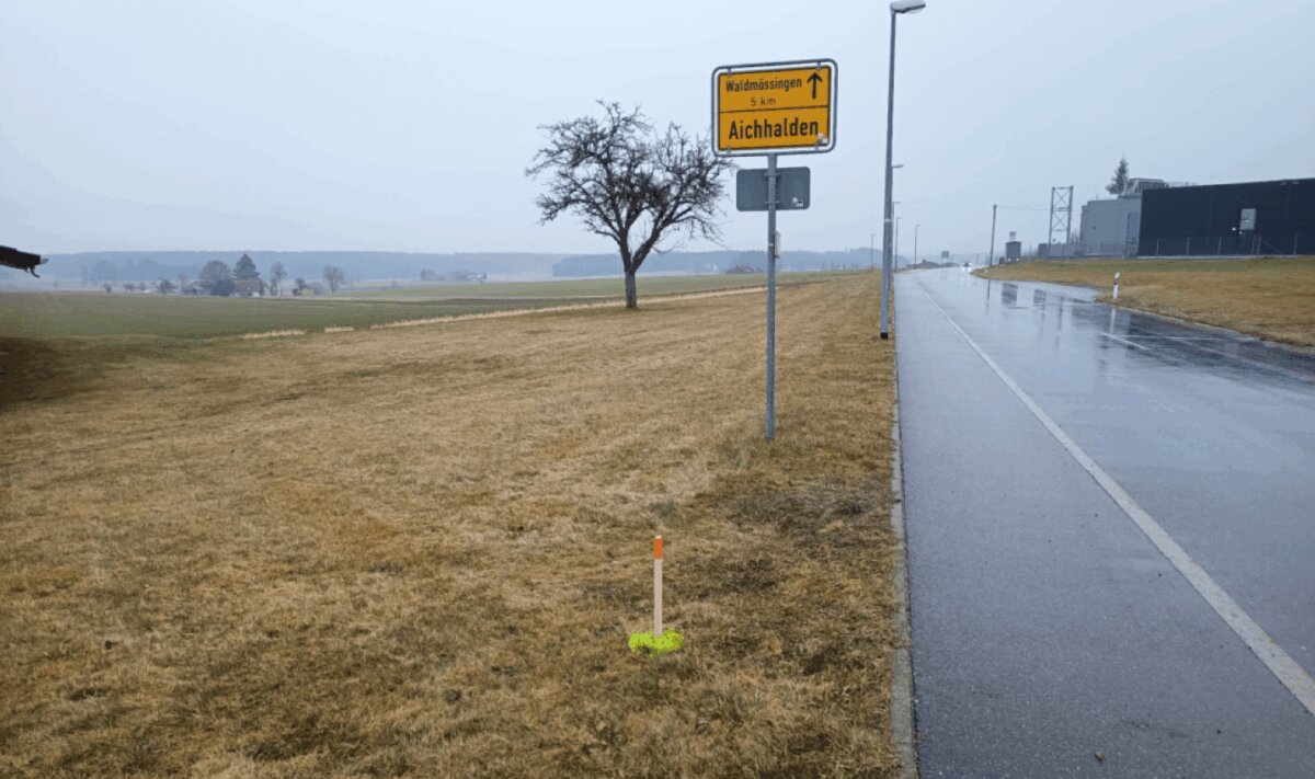 Die notwendigen Vermessungsarbeiten entlang des Streckenverlaufs sind erledigt, nun folgen die Baugrunduntersuchungen. Foto: Landratsamt