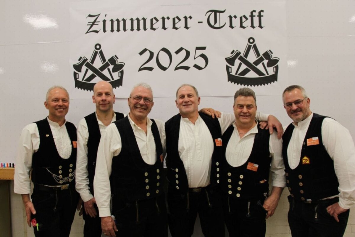 Beim Zimmerer-Treff treffen sich alte Klassenkameraden aus der Meisterschule der Bildungsakademie Rottweil wieder. Foto: Bildungsakademie Rottweil