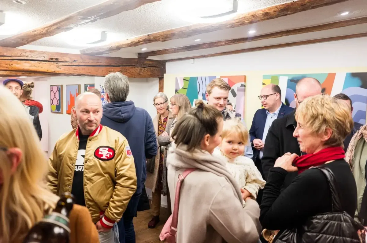 Eröffnung der zweiten Vernissage im neuen Kunstraum für junge Kreative. Foto: Robert Hak