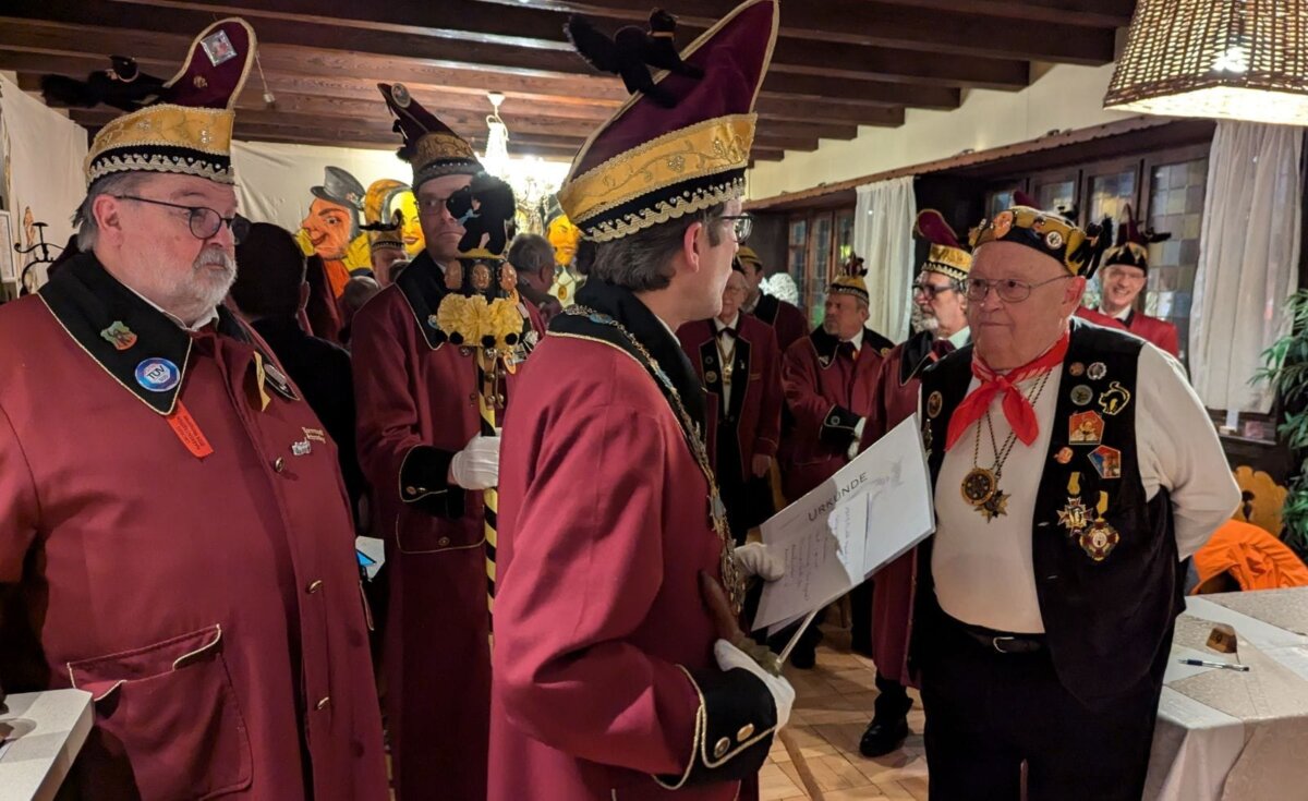 Zunftmeister Tobse Dold und der neue Obernarr Kurt Rapp. Foto: pm