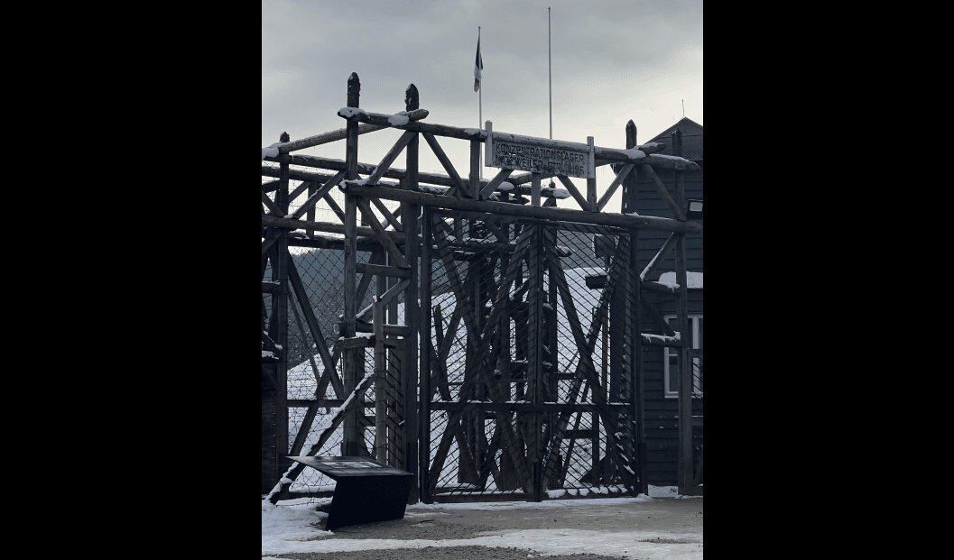 Eingangstor KZ Natzweiler-Struthof. Foto: pm