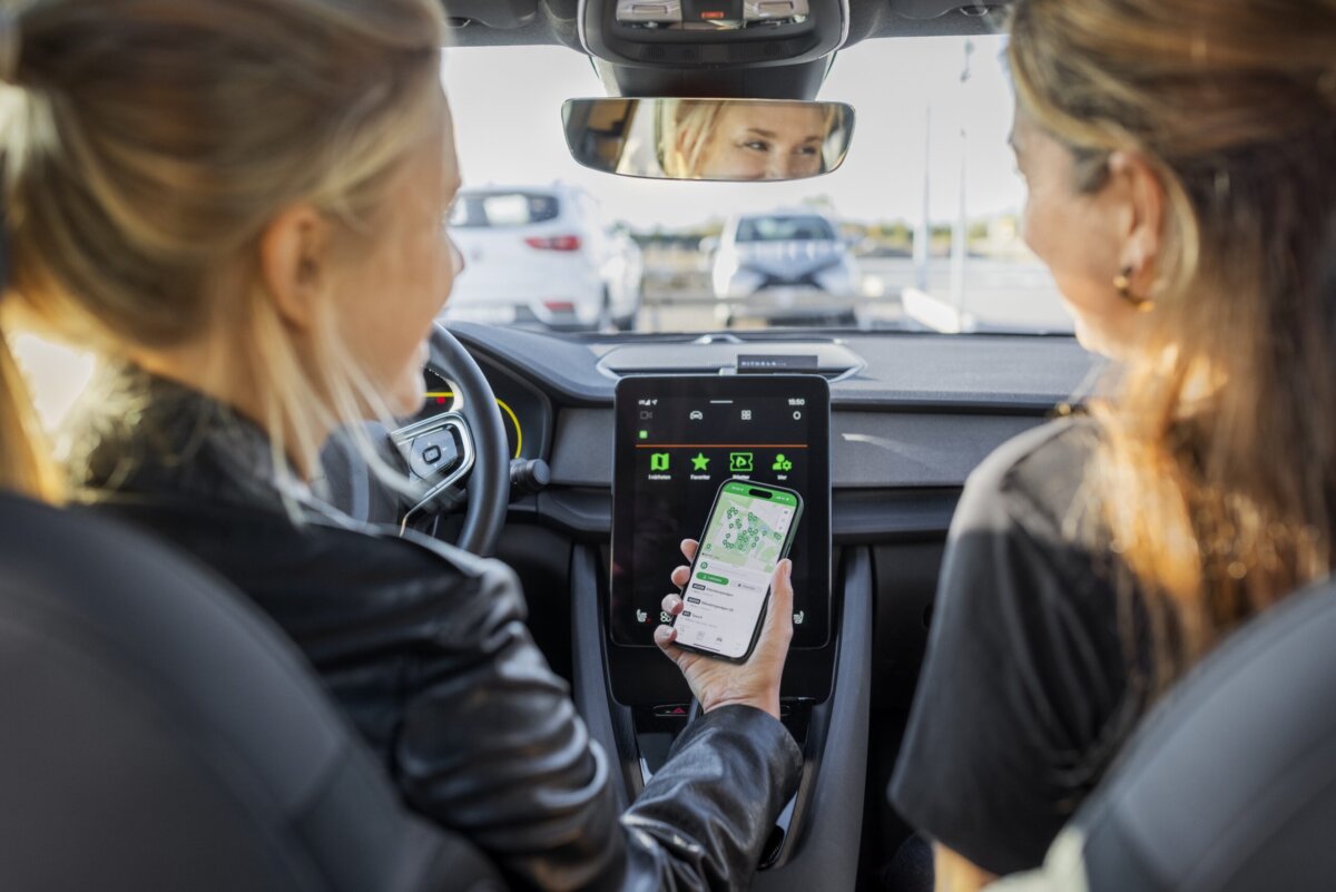 Autofahrerinnen und Autofahrer in Schramberg können ihre Parkgebühren ab sofort mit dem Smartphone bezahlen. Über die App „Parkster“ können angemeldete Nutzer ihre Parkscheine zum gleichen Preis wie am Parkscheinautomaten lösen. Foto: pm