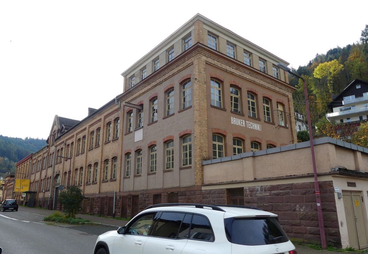 Die ehemalige Pfaff- und-Schlauder-Fabrik steht wieder zum Verkauf. Foto: him
