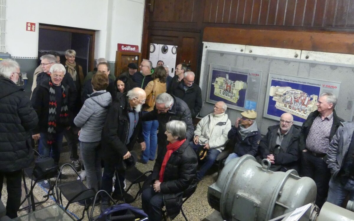 Großer Andrang bei der Ausstellungseröffnung im Dieselbau. Foto: him