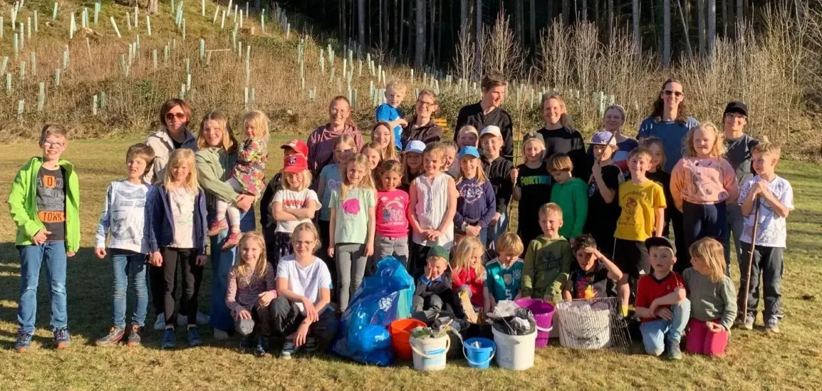 Die Teilnehmerinnen uns Teilnehmer waren stolz auf das, was sie an diesem Tag geschafft hatten. Foto: Bürger für Bürger/BUND Ortsverband Schramberg