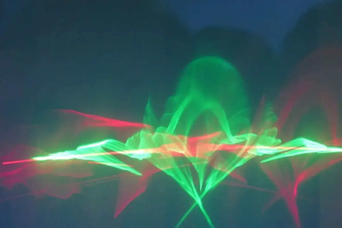Lichtschwingung der Lichtinstallation von Fritz Rapp "Konfusion.Fusion2.0". Foto: Heide Friederichs