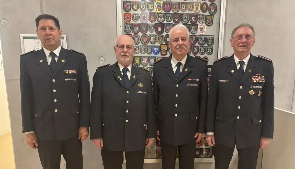 Stadtbrandmeister Frank Müller, die ausgezeichneten Kameraden Harald Sommer und Wolfgang Mack sowie Ehrenkommandant Rainer Müller (v.l.n.r.). Foto: Felix Daute, Feuerwehr Rottweil