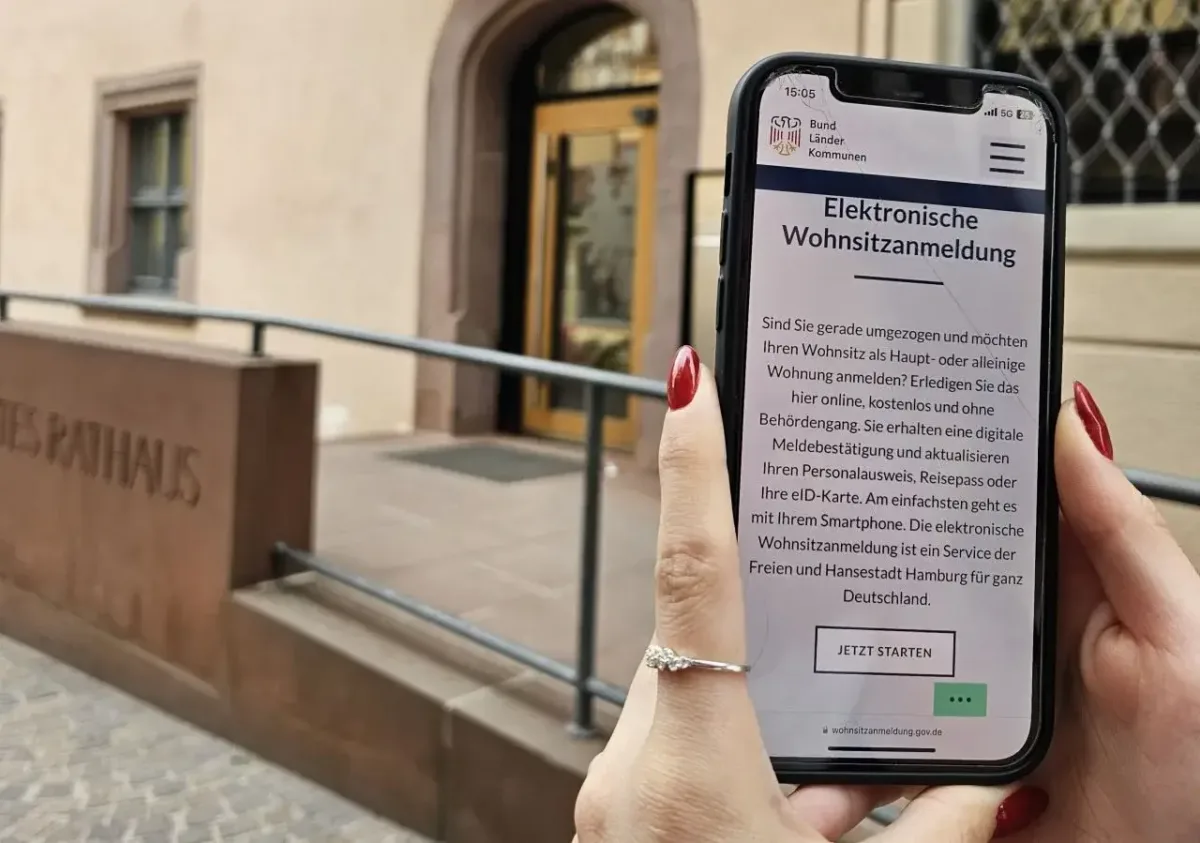 Digitalisierung macht’s möglich: Ab sofort kann man seinen Wohnsitz in Rottweil auch per Smarthone an-, ab- und ummelden (Foto: Stadt Rottweil / Pfanner).