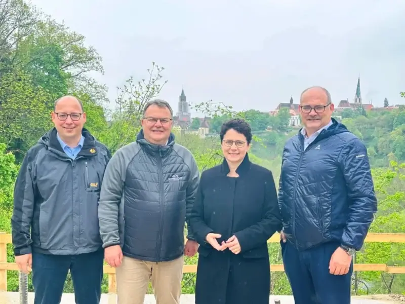 „Ein Symbol für Mut und Fortschritt“ – Hängebrücken-Baustelle in Rottweil besucht und Projekt bestaunt