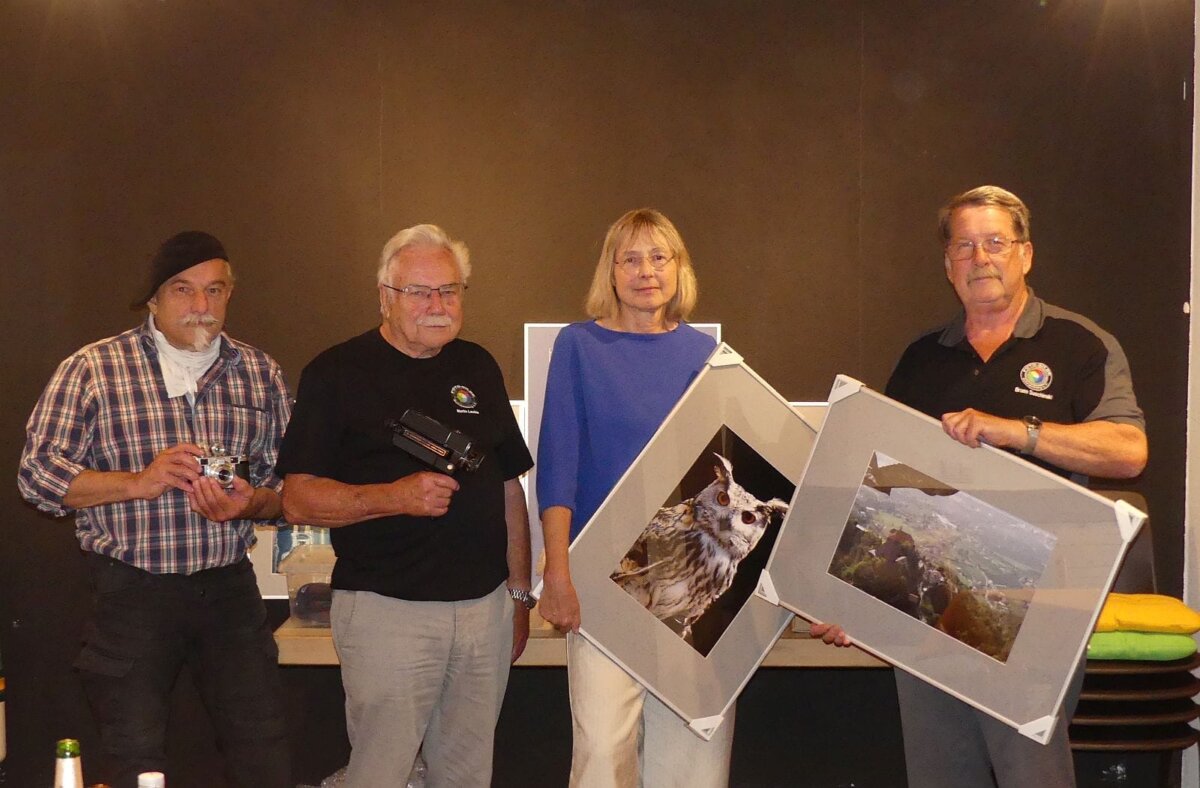 Vier der Ausstellungsmacher (von links): Thomas Decker, Martin Lauble, Jutta Schmid und Bruno Suschinski.. Foto: him