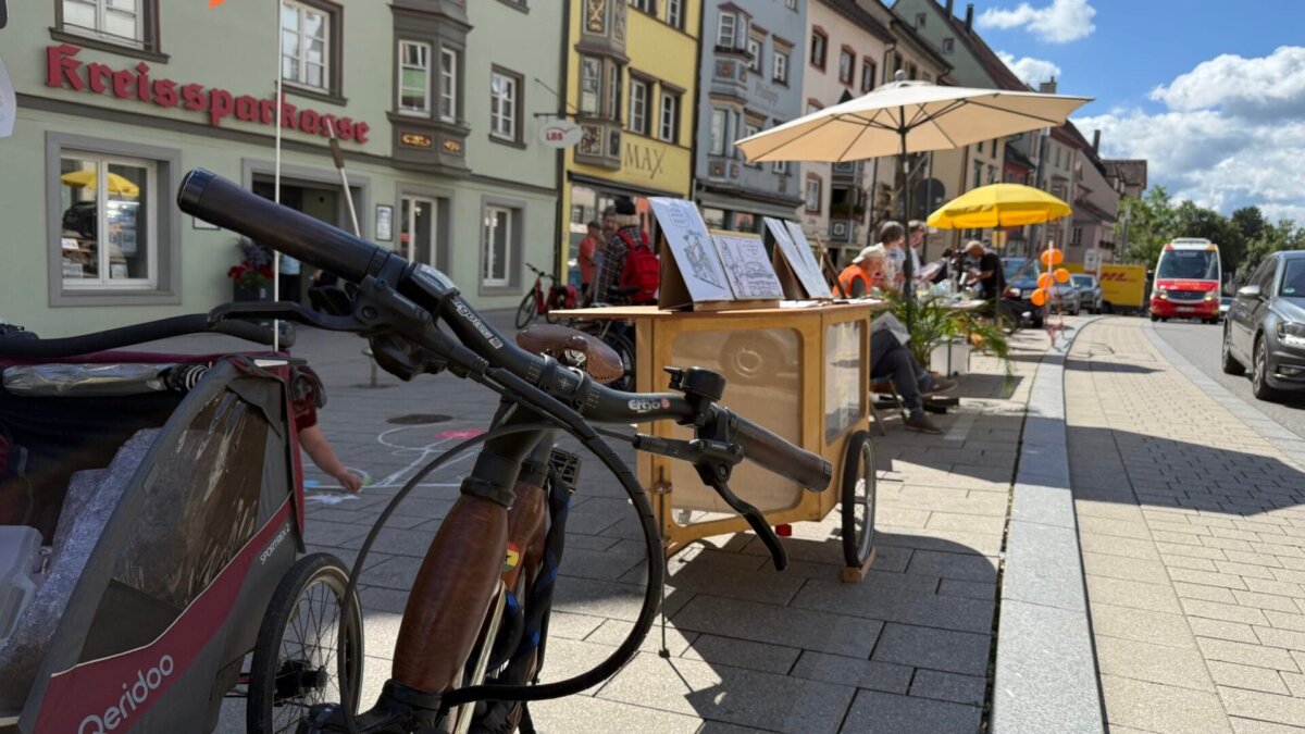 Sonst parken hier zwei Autos, nun konnten sich einige Menschen dort bewegen: die Hochbrücktorstraße in Rottweil am Samstagmorgen. Foto: Peter Arnegger