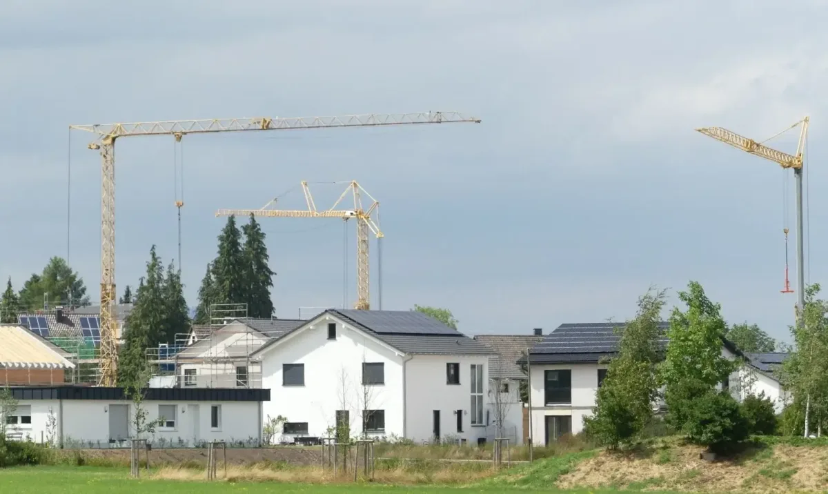 In den letzten Jahren  haben etliche Bauherren hier im Schoren ihren Traum vom Eigenheim verwirklicht. Archiv-Foto: him