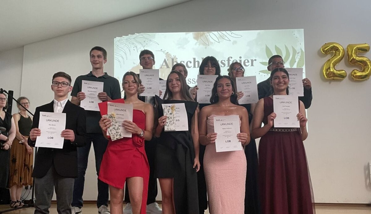 Schüler aus Klasse 10 mit Lob und Preis. Foto: KWS