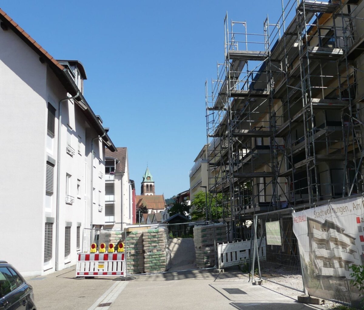 Solche Baustellen wie in der Josef-Andre-Straße kosten künftig  Gebühren. Archiv-Foto: him