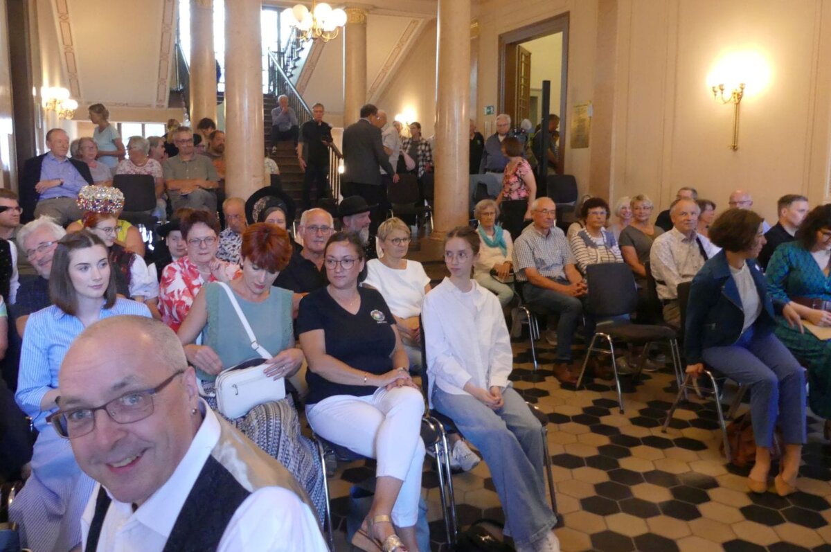 Zahlreiche Gäste waren zur Eröffnung der Jubiläumssaustellung ins Stadtmuseum gekommen. Foto: him