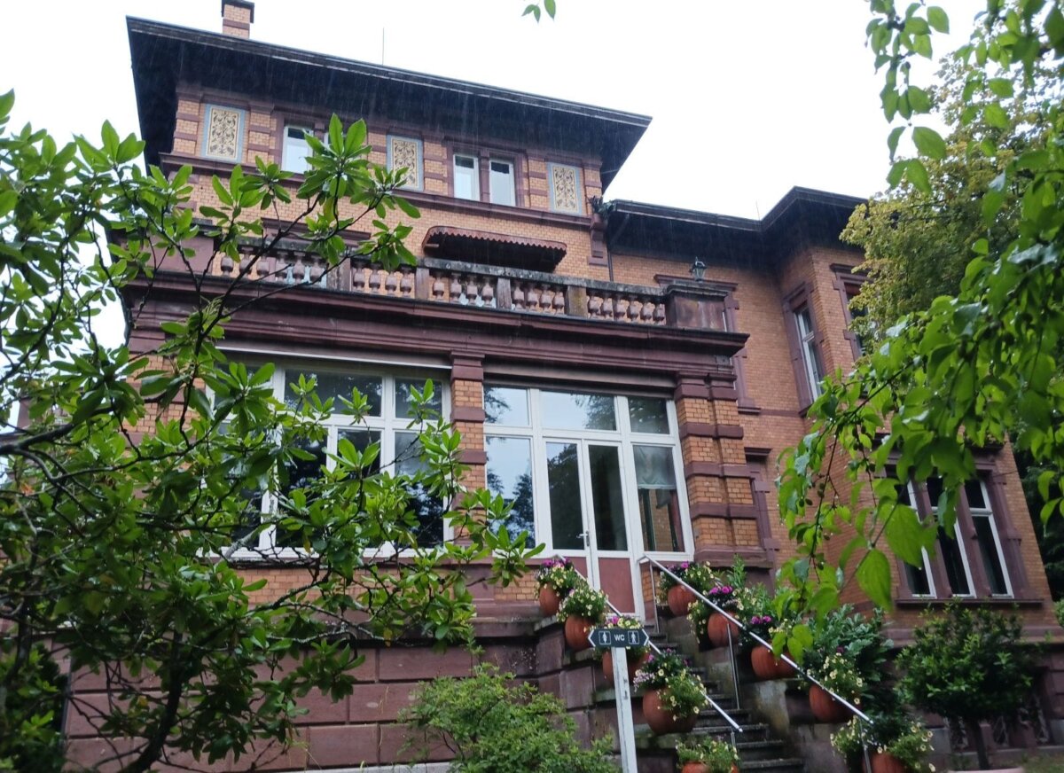 Die Villa im Dornröschenschlaf und der dürfte noch weitere Jahre anhalten. Foto: him