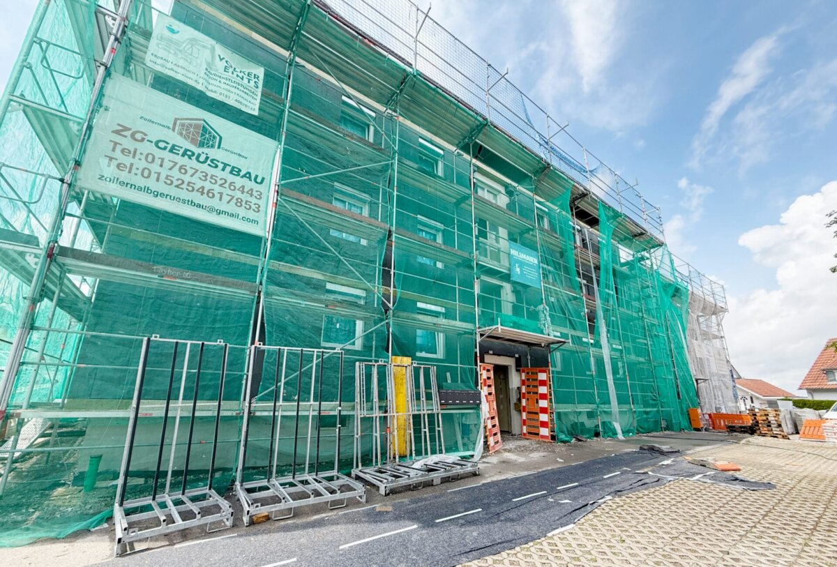Die Stadtbau Rottweil investiert in die Modernisierung der Gebäude Hochwaldstraße 1 bis 3. Neben einer Wärmedämmung erhalten die Wohnungen auch Balkone und werden so deutlich aufgewertet (Foto: Stadt Rottweil / Hermann).