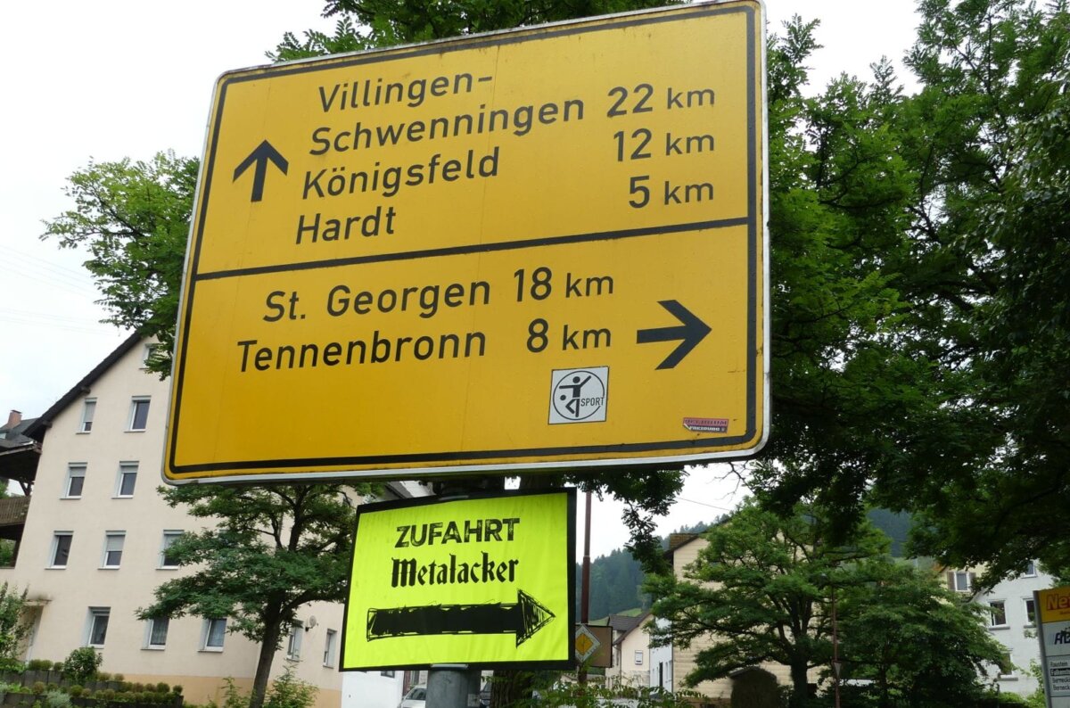 Ein Besucher ohne Eintrittskarte ist frustriert wieder abgefahren. In den  Medien hätte er allerdings lesen können, dass der Metalacker  restlos ausverkauft ist. Foto; him