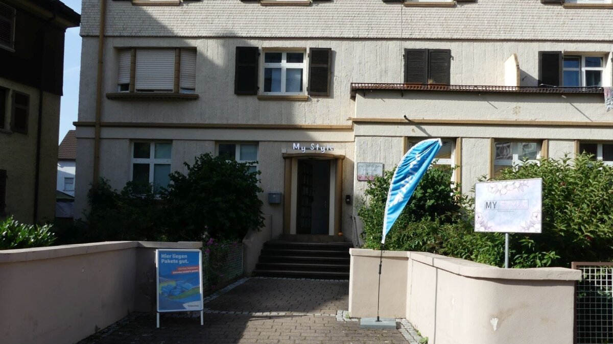 Im Kosmetiksalon "My Style" können Kundinnen und Kunden der Post künftig wieder ihre  Pakete aufgeben oder Briefmarken kaufen. Foto: him
