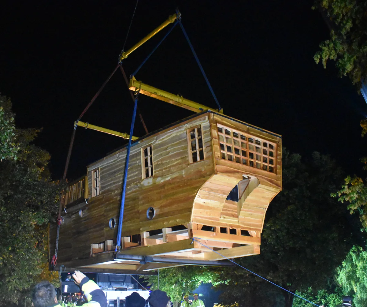 Fliegendes Piratenschiff - bei der Entladung in Lauffen. Fotos: wede