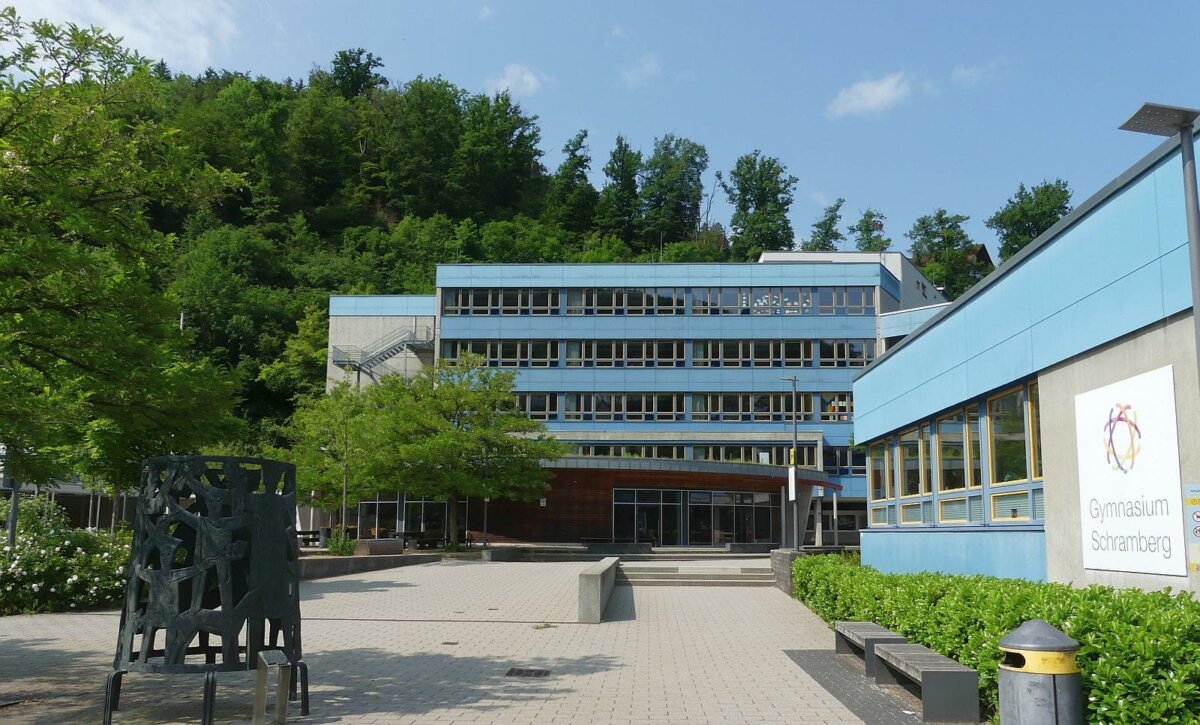 Außen hui, innen pfui: das Schramberger Gymnasium. Foto: him