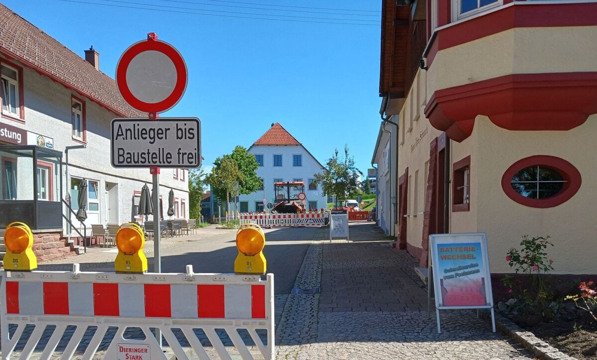 Kein Durchkommen. Zwischen Kirchplatz und Sulgauer Straße. Foto: him