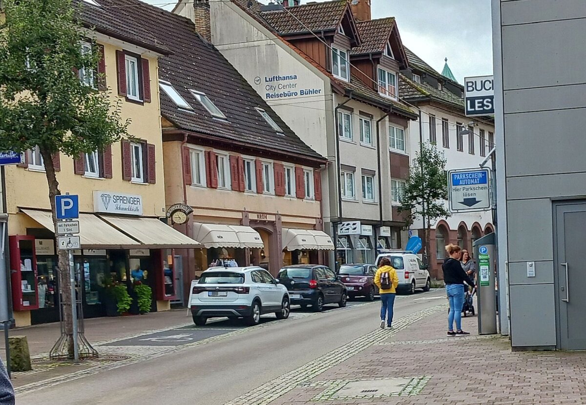 Das Parken in der Hauptstraße soll deutlich teurer werden. Foto: him