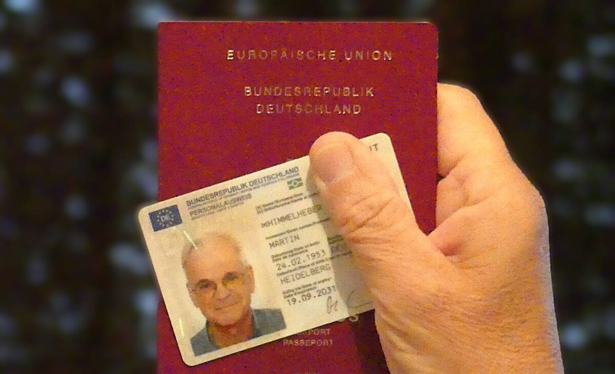Diese Papiere hat die Stadt noch kostendeckend ausgestellt. Foto: him