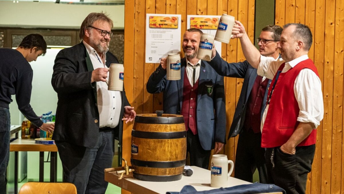 Faßanstich beim Kirbefest des Musikvereins Hausen. Fotos: Thomas Decker