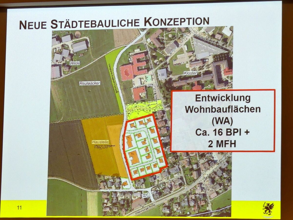 So stellt sich die Stadtplanung ein neues Wohngebiet und die mögliche Erweiterung der Stiftung (orange) vor. Foto: him