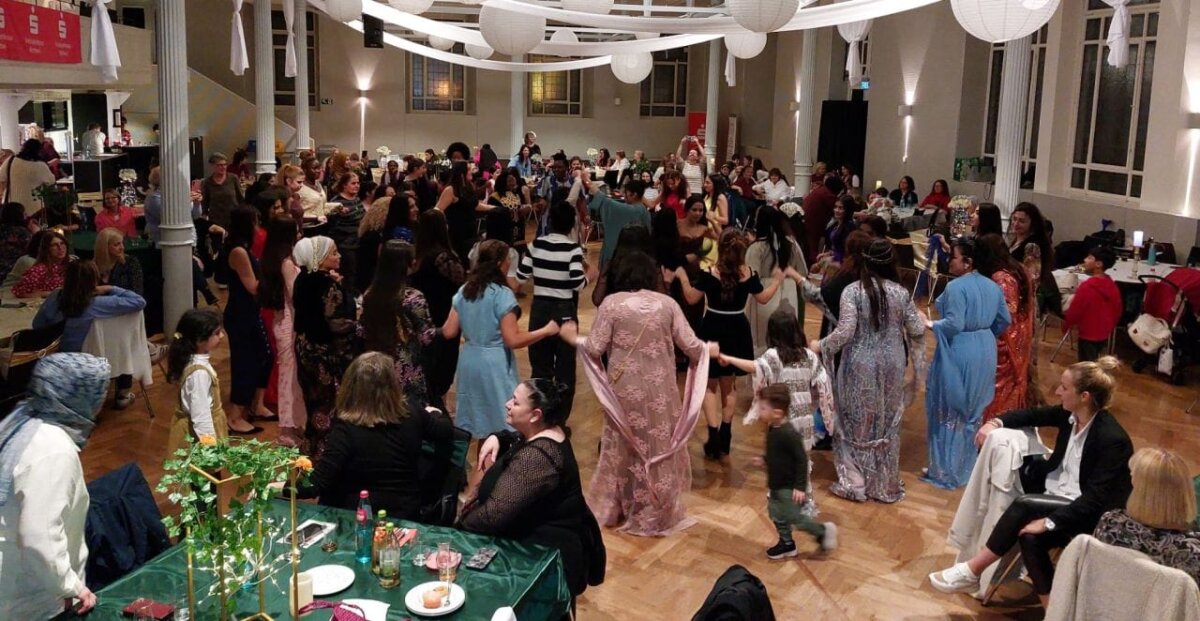 Mit Leckereien, Musik und Tänzen aus ihren Heimatländern feierten 240 Frauen im Kapuziner das jährliche Frauenfest. Foto: Andreas Crabu