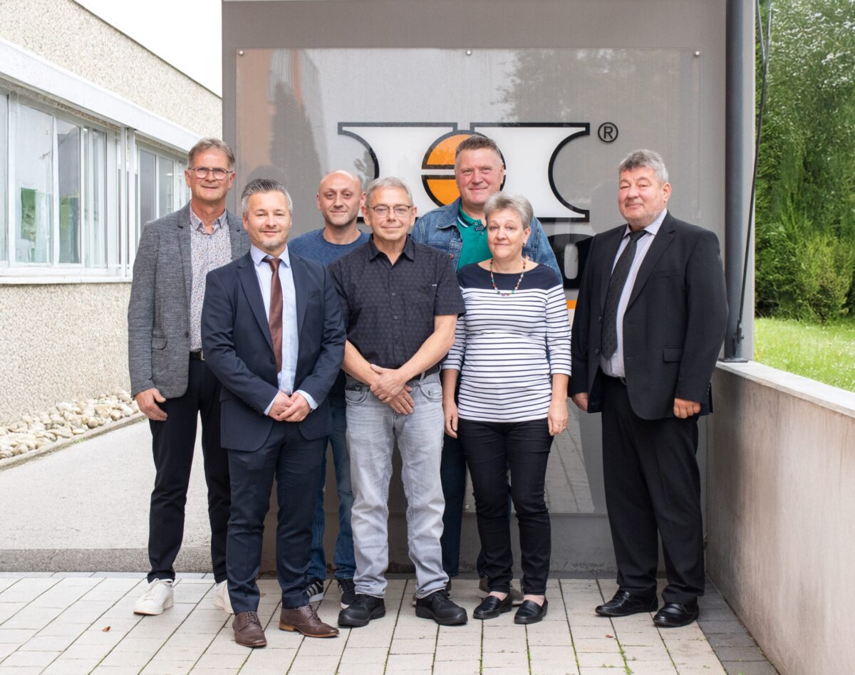 Von links: Norbert Brucker (40 Jahre), Dimitri Ulmer (25 Jahre), Oleg Bauer (25 Jahre), Gerd Pfeifer (40 Jahre), Ewgeni Schwab (25 Jahre), Wera Schwab (25 Jahre), Viktor Hofmeister (25 Jahre), Fehlend: Sonja Baier (25 Jahre)Foto: HECO