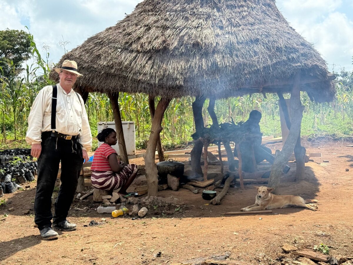 Zimmermann und Stadtrat Hubert Nowack half in Kamerun. Foto: pm