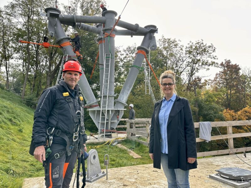 Neckarline Rottweil: Der Pylon ist da und die neue Standortleiterin auch