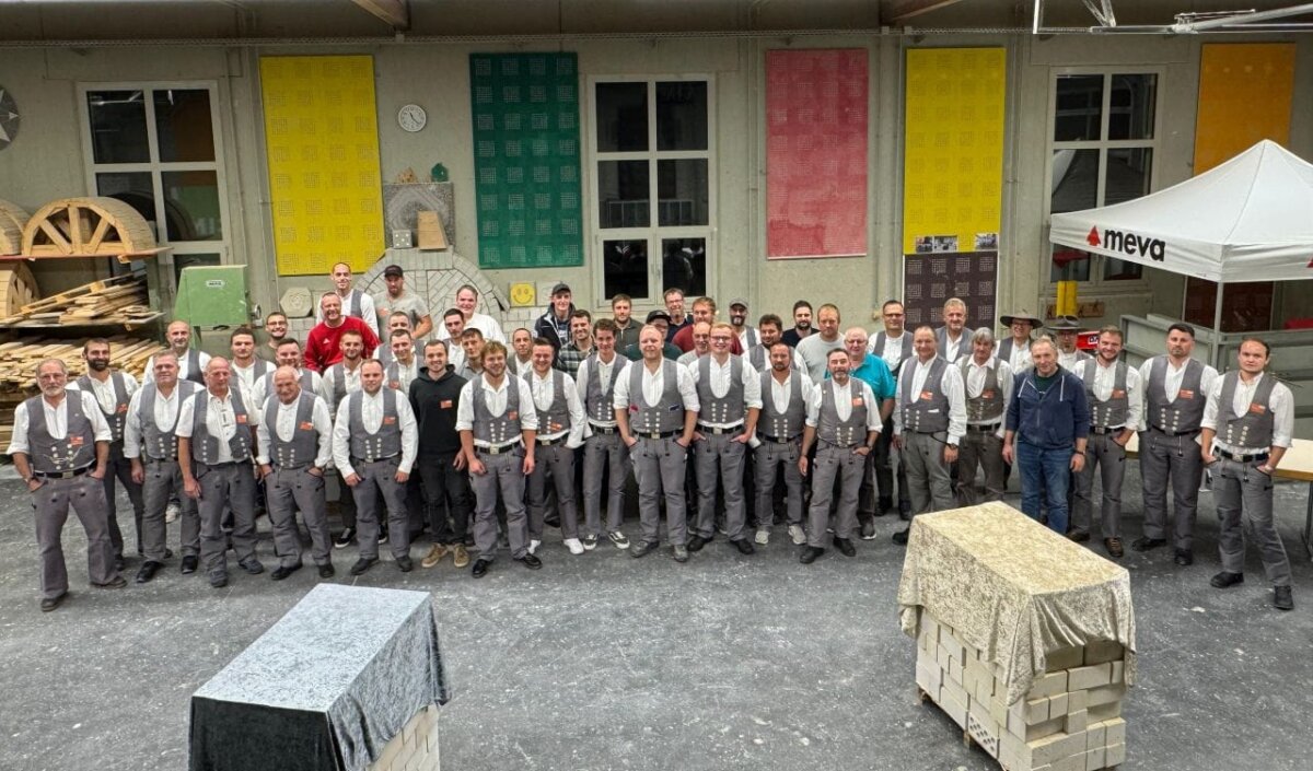 Tauschten ihr Fachwissen aus: Die ehemaligen Maurermeister-Absolventen der Bildungsakademie Rottweil beim Maurertreff. Foto: pm