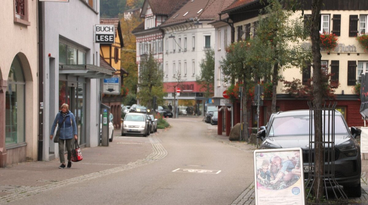 Umstritten: wie hoch sollen die Parkgebühren in der unteren Hauptstraße sein? Foto: him