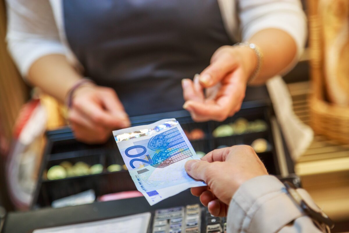 Bargeld. Symbol-Foto: iStock