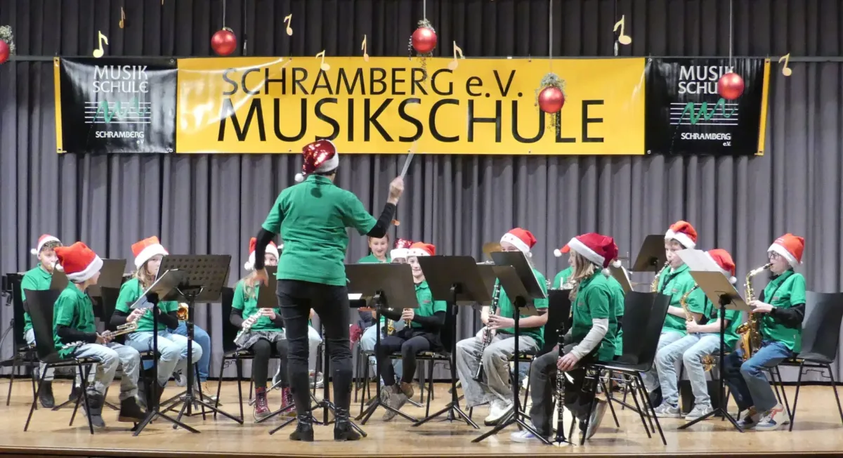 Das Bläservororchester der Musikschule Schramberg. Foto: him