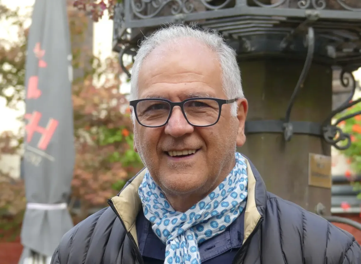 Ergun Can am Hirschbrunnen. Foto: him