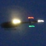 Hubschrauber bei Nacht über der Stadt. Archiv-Foto: him