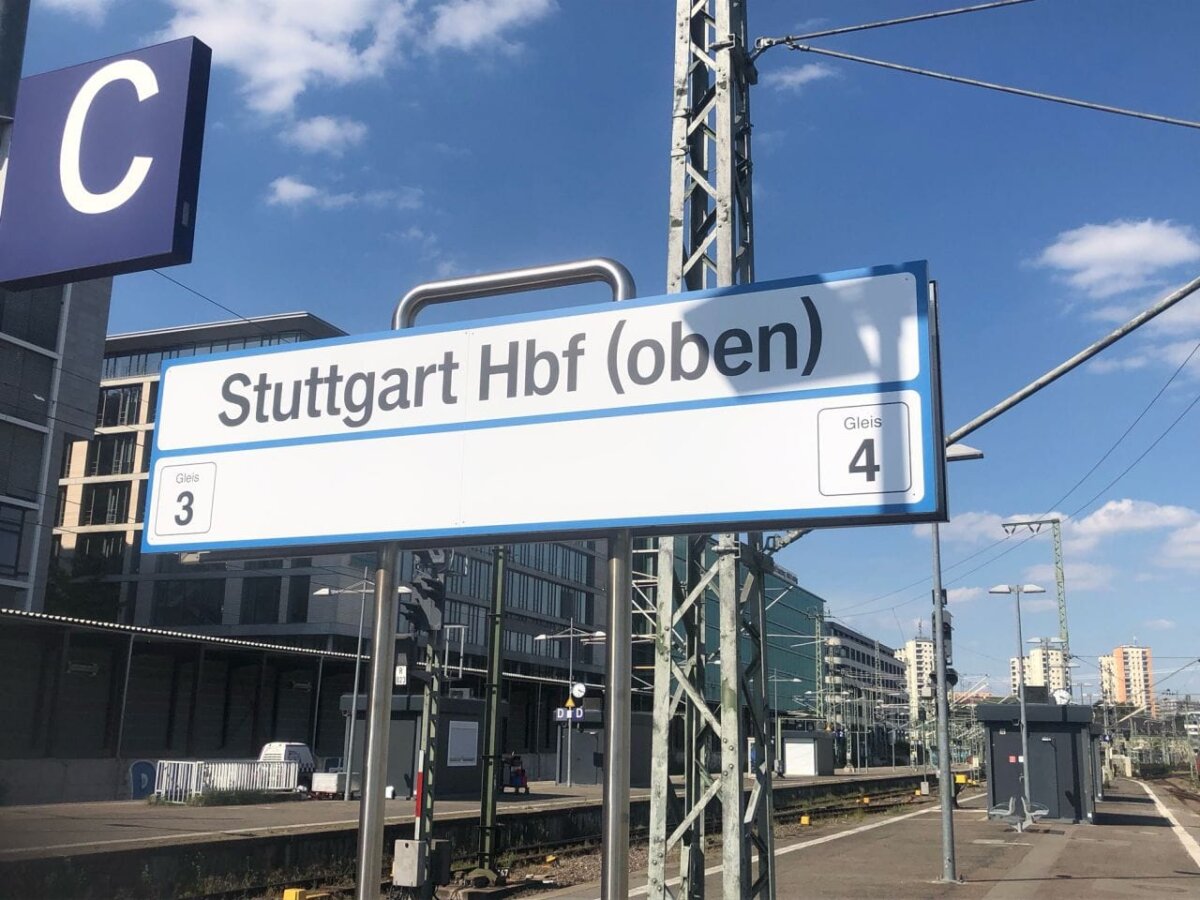 Das Pro Gäubahn Landesbündnis fordert  die Kappung über März 2027 hinaus auszusetzen und den Weiterbetrieb der Gäubahn bis Stuttgart Hbf (oben) dauerhaft abzusichern. Foto: pm