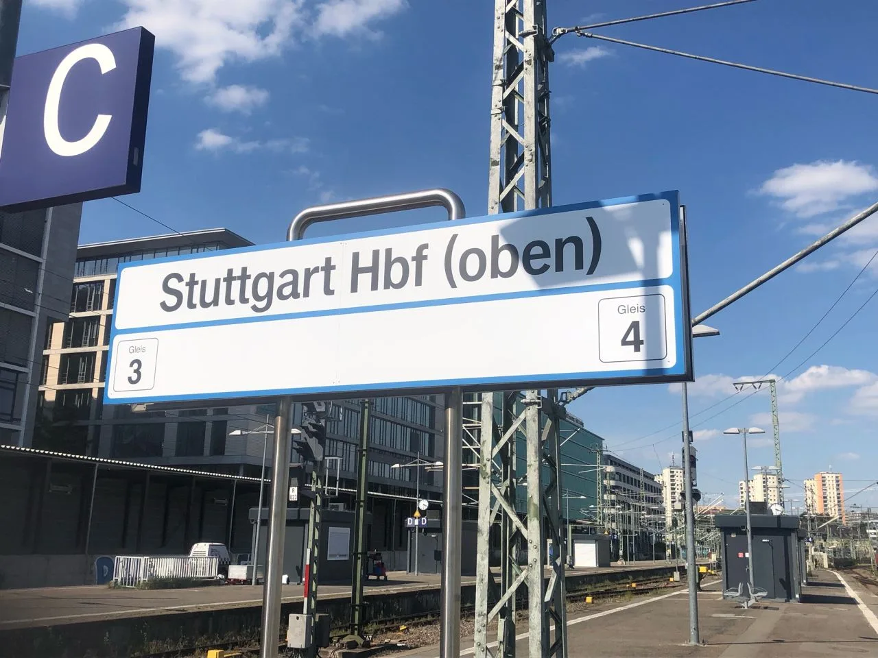 Gleise des oberirdischen Stuttgarter Hauptbahnhofs