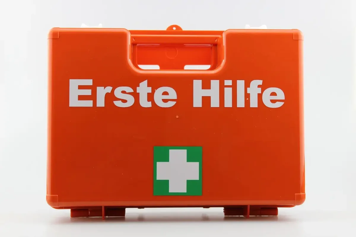 first-aid-kit-4535145_1280