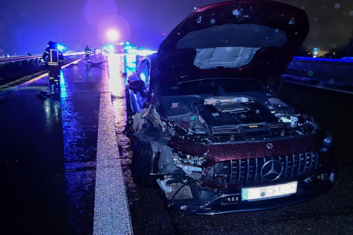 An dem Auto entstand erheblicher Sachschaden. Foto: Roland Sprich