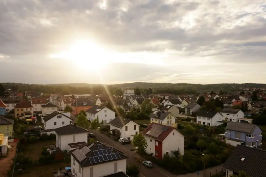 Das Jahr2026 bringt neue Regelungen und damit Chancen für Bauinteressierte und (zukünftige) Immobilienbesitzer mit sich. (Foto: Unsplash/Kevin Martin Jose)