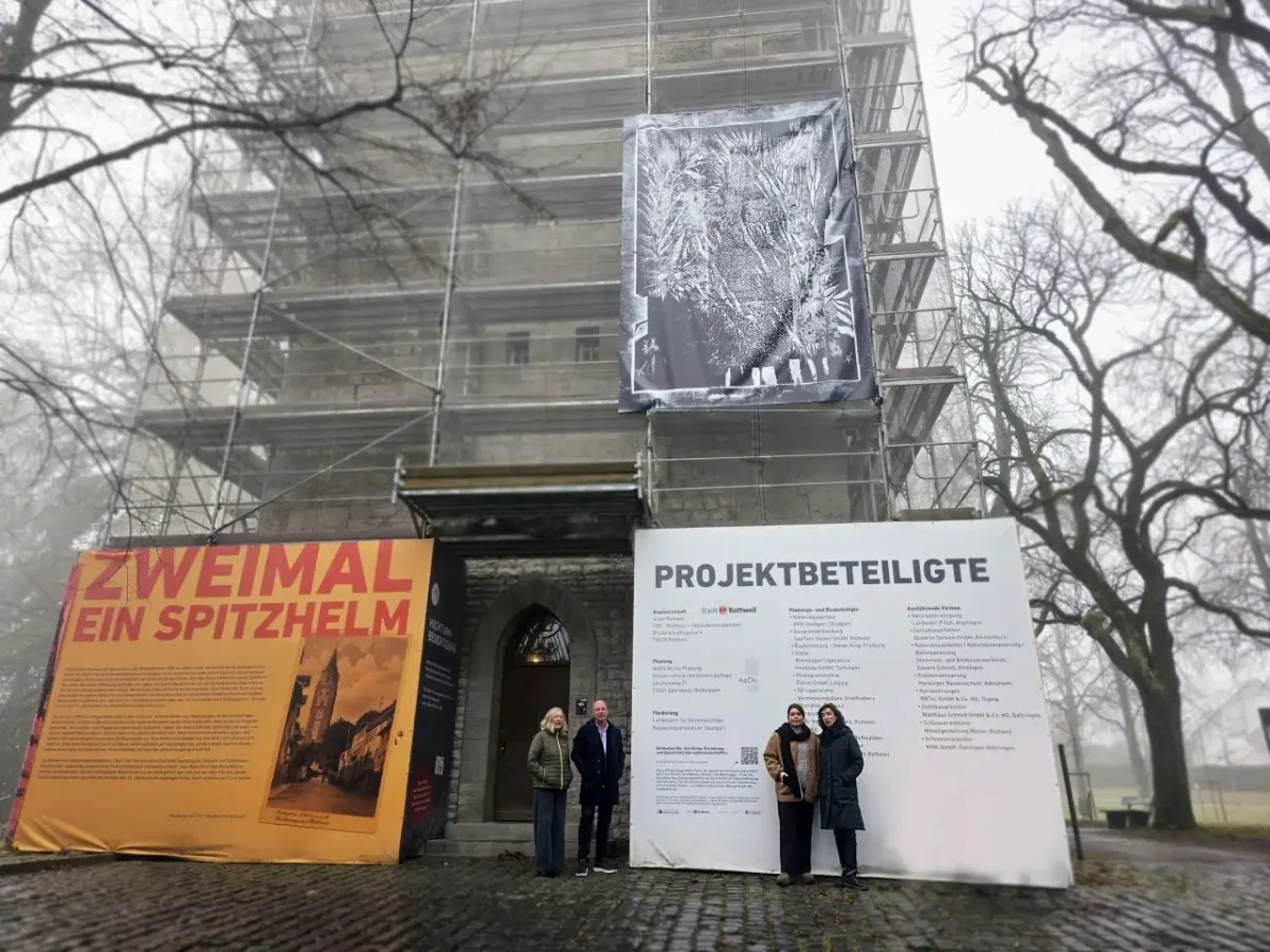 Installation von Eva Schmeckenbecher am Hochturm