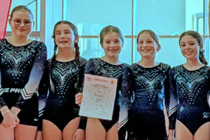Das erfolgreiche Turn-Team der Realschule Rottweil bei der Siegerehrung (von links nach rechts): Alessia Kruezi, Luisa Kühl, Mathea Zischler, Celia Ott und Alice Falcone. Foto: pm